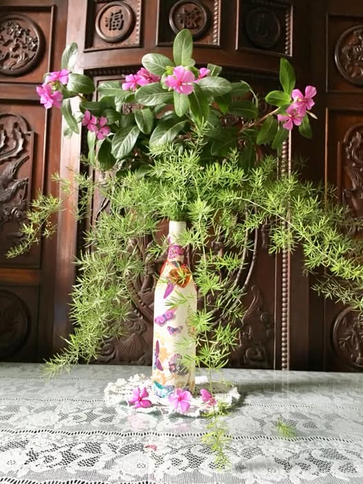 ความหมายเชิงสัญลักษณ์ของดอกไม้สีม่วง